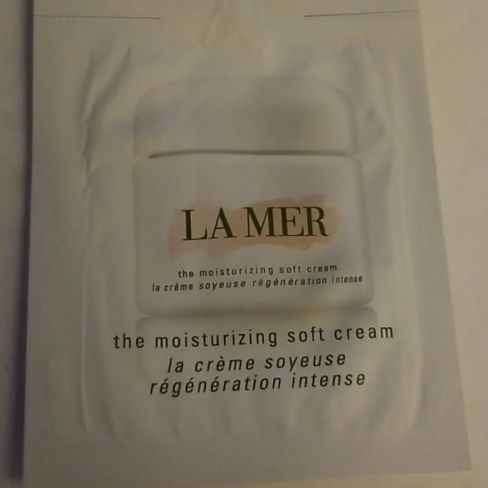 4/25 bundle item. La Mer, Clinique Moisturizers, Malin+Goetz Packets